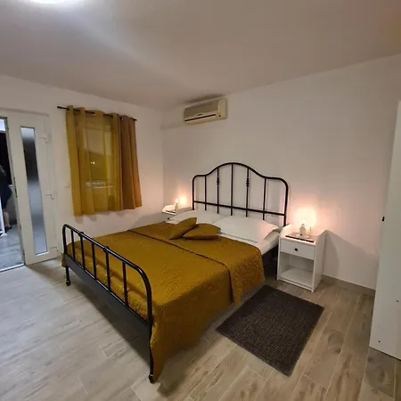 Tolj * Orebić