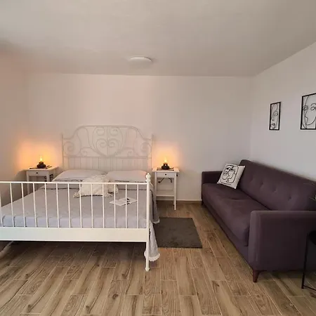 Tolj Apartmán *